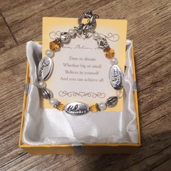 Bracelet with Gift box - Picture 2 of 3